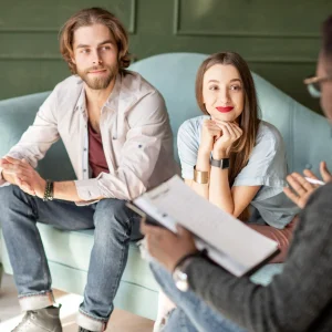 young-couple-during-a-psychological-session-with-p-2021-12-09-03-19-30-utc-1920x1281-1.webp